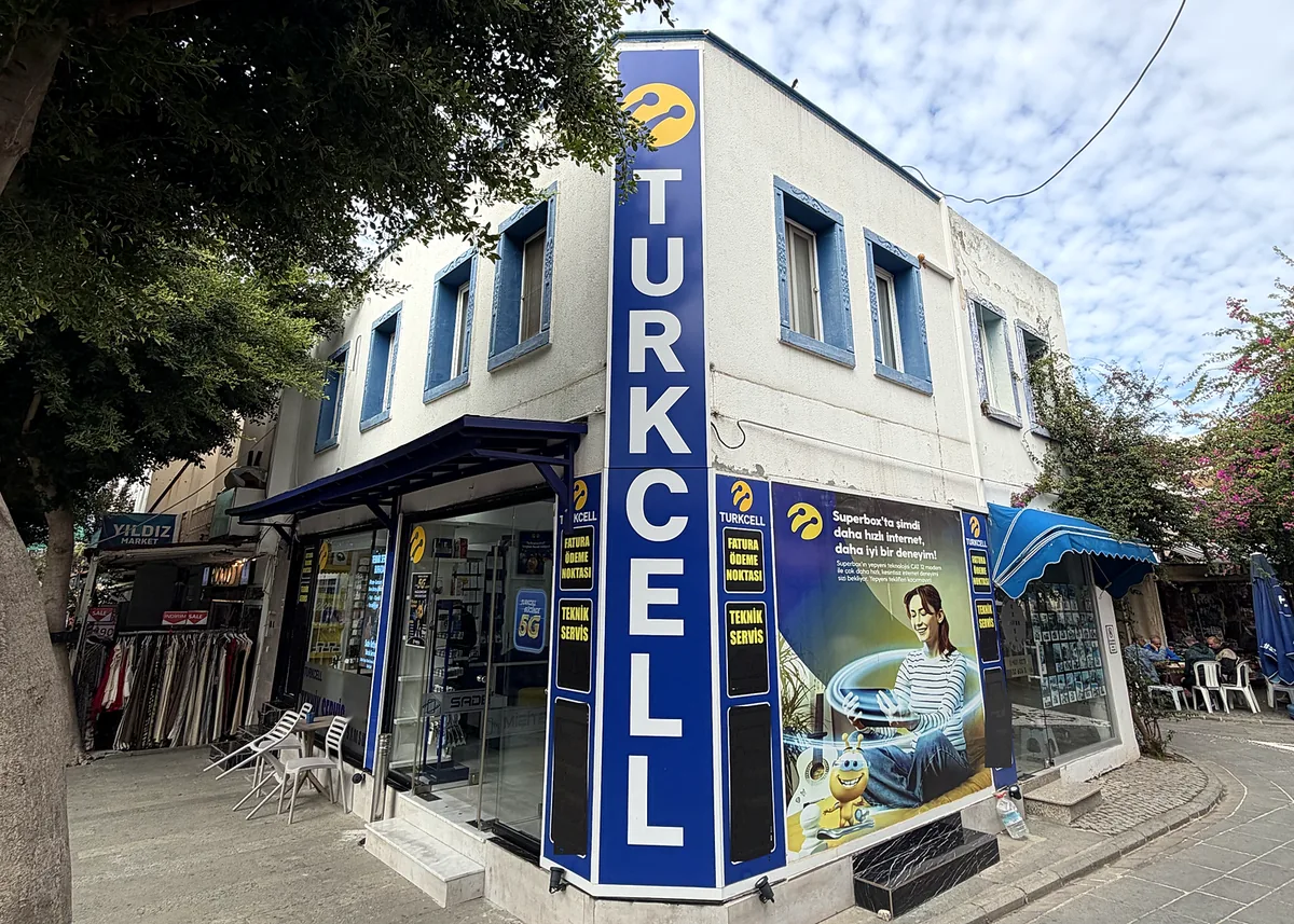 Turkcell Yalıkavak mağazamızın dış cephesi